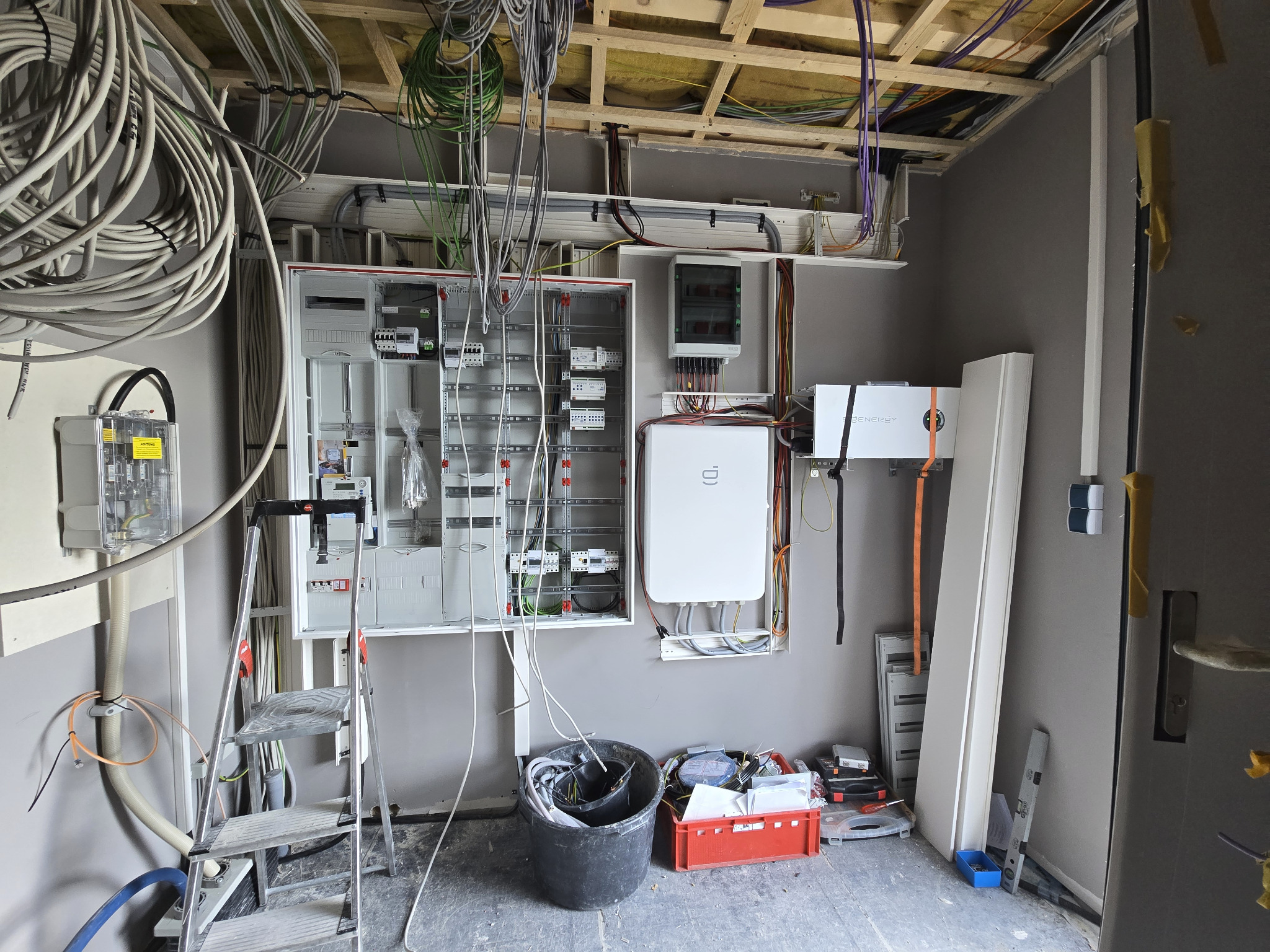 Elektrotechnik Verteilung im Aufbau